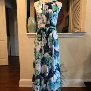 Beautiful flowy Vince Camuto Maxi Dress Sz 10